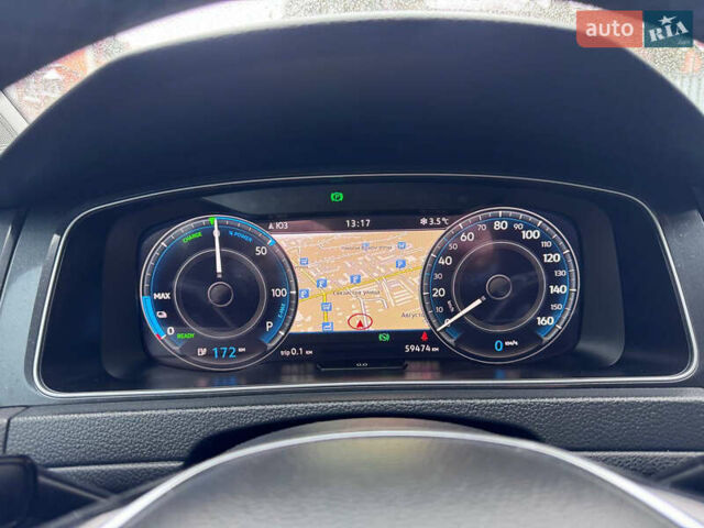 Серый Фольксваген e-Golf, объемом двигателя 0 л и пробегом 59 тыс. км за 13300 $, фото 3 на Automoto.ua
