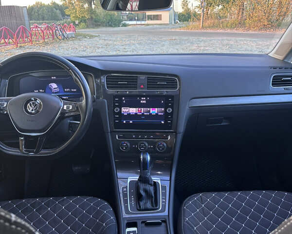 Серый Фольксваген e-Golf, объемом двигателя 0 л и пробегом 93 тыс. км за 15000 $, фото 16 на Automoto.ua