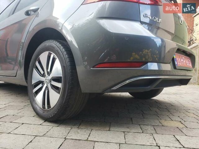 Серый Фольксваген e-Golf, объемом двигателя 0 л и пробегом 65 тыс. км за 13950 $, фото 13 на Automoto.ua