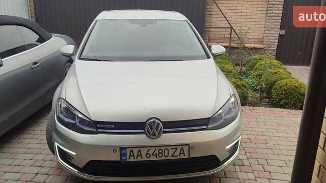 Серый Фольксваген e-Golf, объемом двигателя 0 л и пробегом 145 тыс. км за 12700 $, фото 1 на Automoto.ua
