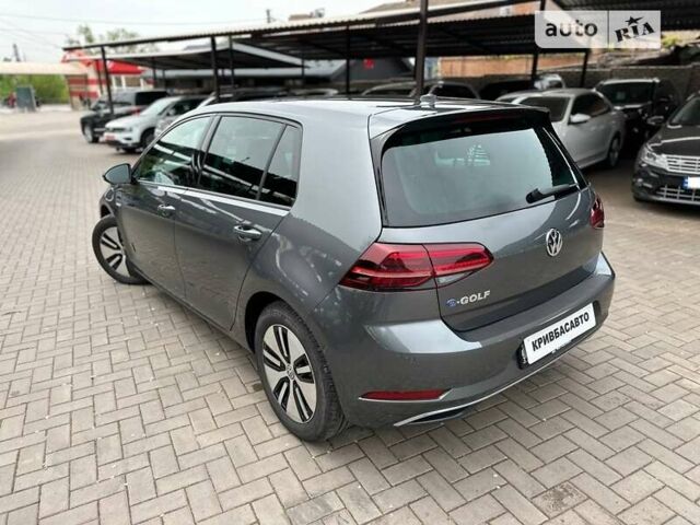 Серый Фольксваген e-Golf, объемом двигателя 0 л и пробегом 67 тыс. км за 19200 $, фото 3 на Automoto.ua