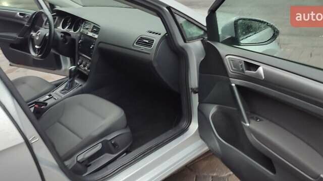 Серый Фольксваген e-Golf, объемом двигателя 0 л и пробегом 145 тыс. км за 12700 $, фото 6 на Automoto.ua