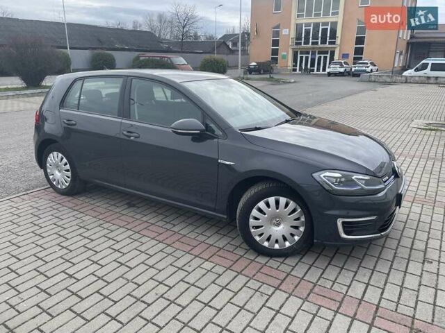 Серый Фольксваген e-Golf, объемом двигателя 0 л и пробегом 84 тыс. км за 15600 $, фото 2 на Automoto.ua
