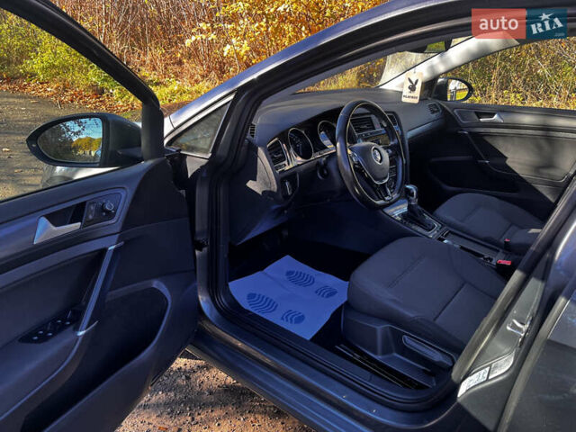 Серый Фольксваген e-Golf, объемом двигателя 0 л и пробегом 127 тыс. км за 11950 $, фото 48 на Automoto.ua