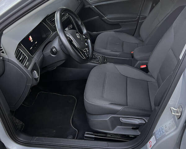 Серый Фольксваген e-Golf, объемом двигателя 0 л и пробегом 51 тыс. км за 14000 $, фото 5 на Automoto.ua