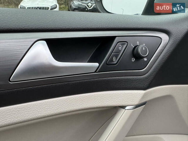 Серый Фольксваген e-Golf, объемом двигателя 0 л и пробегом 91 тыс. км за 15099 $, фото 42 на Automoto.ua