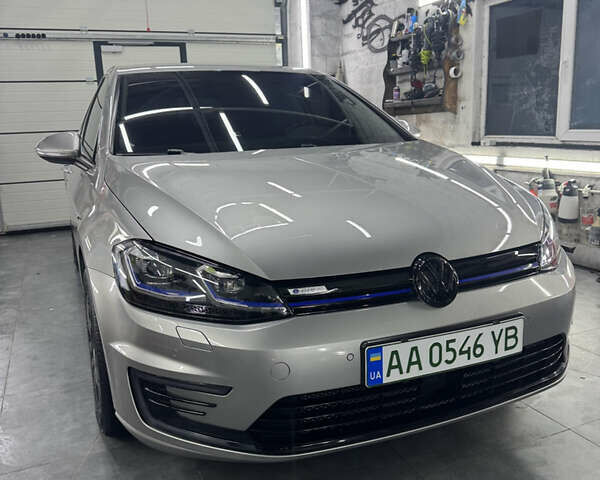 Серый Фольксваген e-Golf, объемом двигателя 0 л и пробегом 87 тыс. км за 14999 $, фото 6 на Automoto.ua