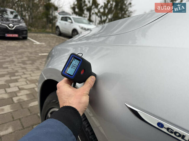 Серый Фольксваген e-Golf, объемом двигателя 0 л и пробегом 91 тыс. км за 15099 $, фото 127 на Automoto.ua