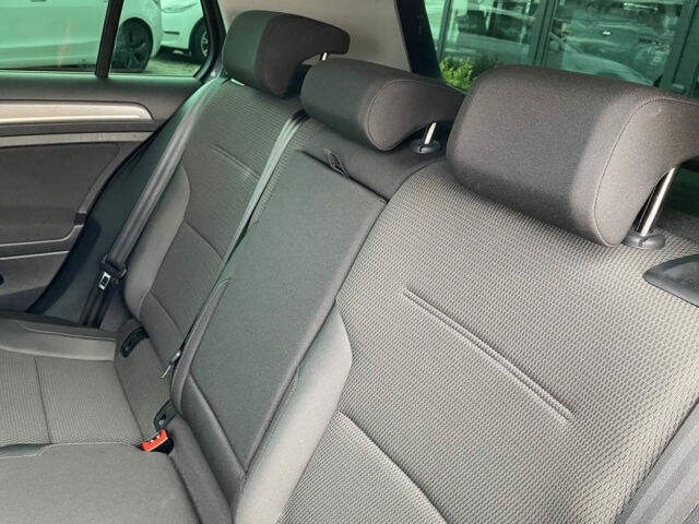 Серый Фольксваген e-Golf, объемом двигателя 36 л и пробегом 56 тыс. км за 17800 $, фото 21 на Automoto.ua