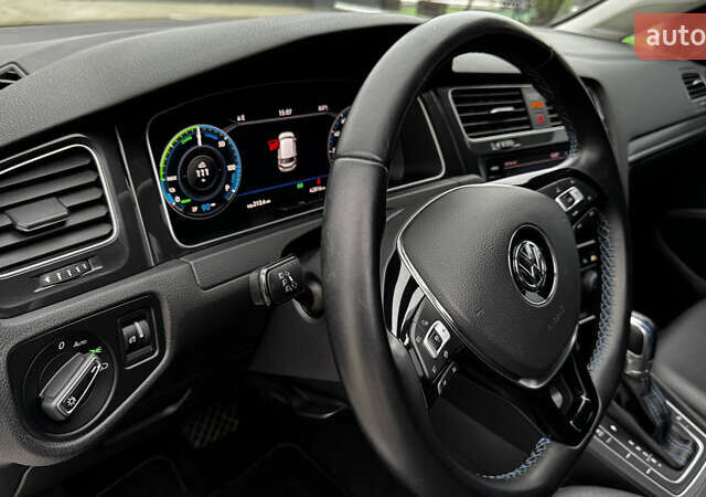 Серый Фольксваген e-Golf, объемом двигателя 0 л и пробегом 42 тыс. км за 14700 $, фото 12 на Automoto.ua