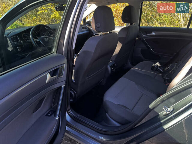 Серый Фольксваген e-Golf, объемом двигателя 0 л и пробегом 127 тыс. км за 11950 $, фото 46 на Automoto.ua