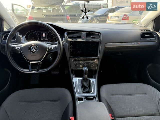 Серый Фольксваген e-Golf, объемом двигателя 0 л и пробегом 79 тыс. км за 12500 $, фото 11 на Automoto.ua