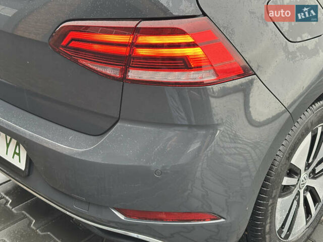 Серый Фольксваген e-Golf, объемом двигателя 0 л и пробегом 115 тыс. км за 14200 $, фото 7 на Automoto.ua