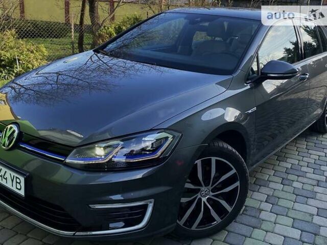 Серый Фольксваген e-Golf, объемом двигателя 0 л и пробегом 12 тыс. км за 18999 $, фото 3 на Automoto.ua