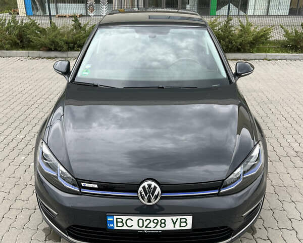 Серый Фольксваген e-Golf, объемом двигателя 0 л и пробегом 45 тыс. км за 14800 $, фото 13 на Automoto.ua