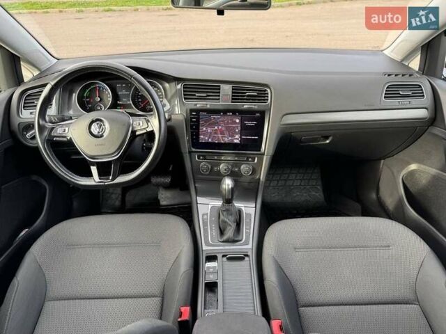 Серый Фольксваген e-Golf, объемом двигателя 0 л и пробегом 89 тыс. км за 13450 $, фото 3 на Automoto.ua