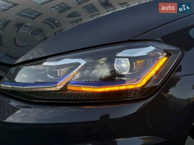 Серый Фольксваген e-Golf, объемом двигателя 0 л и пробегом 62 тыс. км за 14300 $, фото 20 на Automoto.ua