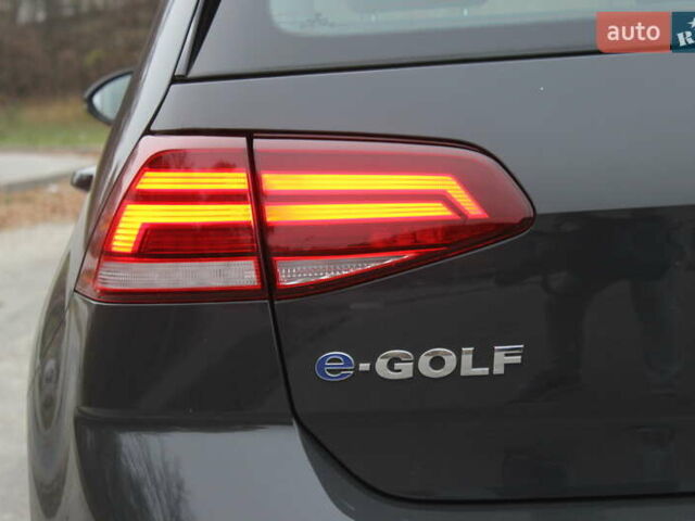 Серый Фольксваген e-Golf, объемом двигателя 0 л и пробегом 65 тыс. км за 13999 $, фото 16 на Automoto.ua