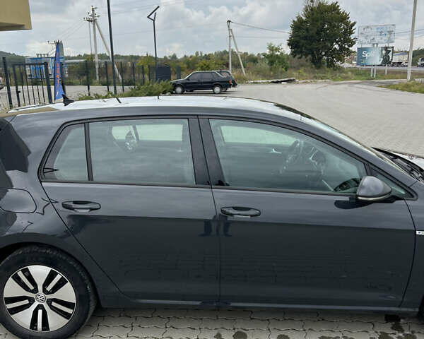 Серый Фольксваген e-Golf, объемом двигателя 0 л и пробегом 45 тыс. км за 14800 $, фото 9 на Automoto.ua