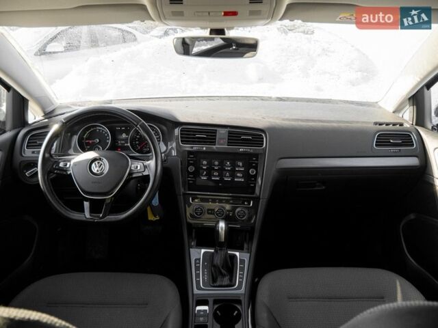 Серый Фольксваген e-Golf, объемом двигателя 0 л и пробегом 101 тыс. км за 14150 $, фото 14 на Automoto.ua