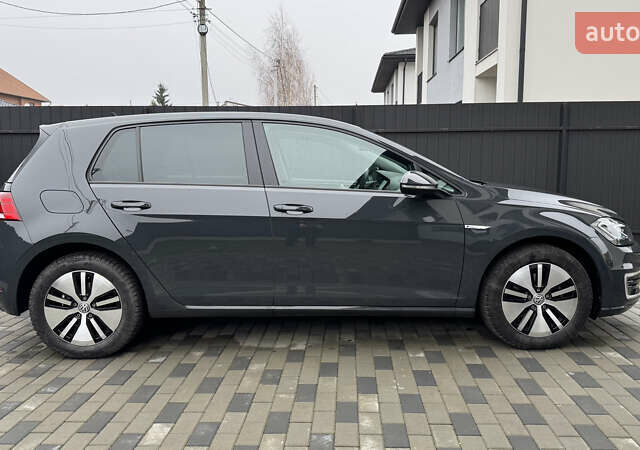 Серый Фольксваген e-Golf, объемом двигателя 0 л и пробегом 57 тыс. км за 14600 $, фото 6 на Automoto.ua