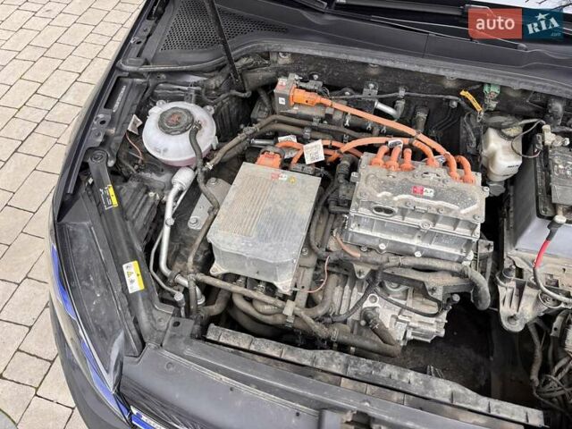 Серый Фольксваген e-Golf, объемом двигателя 0 л и пробегом 60 тыс. км за 16900 $, фото 81 на Automoto.ua