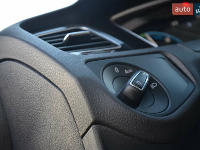 Серый Фольксваген e-Golf, объемом двигателя 0 л и пробегом 91 тыс. км за 13250 $, фото 45 на Automoto.ua