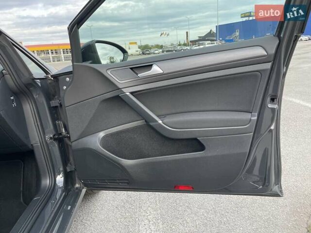 Серый Фольксваген e-Golf, объемом двигателя 0 л и пробегом 103 тыс. км за 13300 $, фото 34 на Automoto.ua