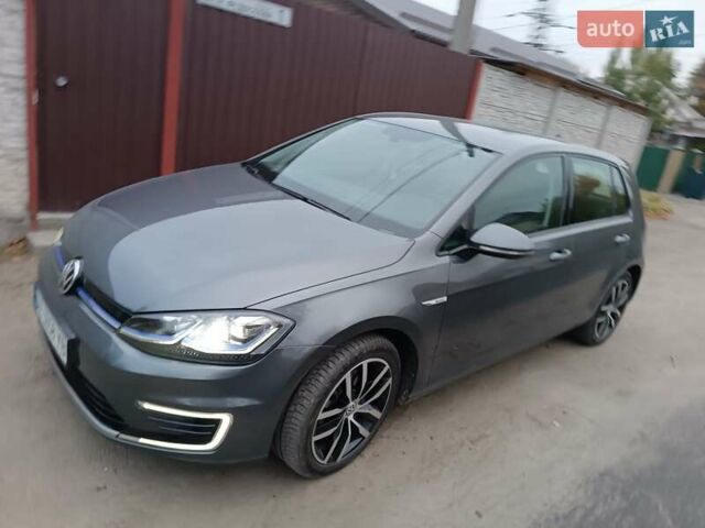 Серый Фольксваген e-Golf, объемом двигателя 0 л и пробегом 40 тыс. км за 15800 $, фото 2 на Automoto.ua