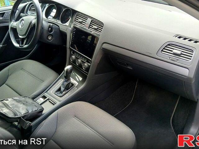 Серый Фольксваген e-Golf, объемом двигателя 0 л и пробегом 29 тыс. км за 16300 $, фото 8 на Automoto.ua