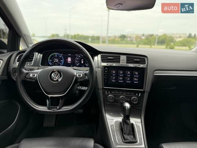 Сірий Фольксваген e-Golf, об'ємом двигуна 0 л та пробігом 49 тис. км за 19200 $, фото 10 на Automoto.ua
