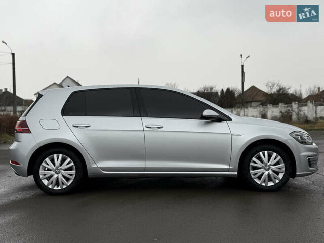 Серый Фольксваген e-Golf, объемом двигателя 0 л и пробегом 49 тыс. км за 14900 $, фото 7 на Automoto.ua