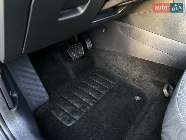 Серый Фольксваген e-Golf, объемом двигателя 0 л и пробегом 48 тыс. км за 14617 $, фото 13 на Automoto.ua