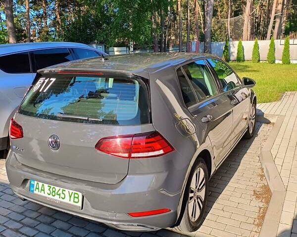 Серый Фольксваген e-Golf, объемом двигателя 0 л и пробегом 59 тыс. км за 16500 $, фото 5 на Automoto.ua