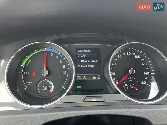 Серый Фольксваген e-Golf, объемом двигателя 0 л и пробегом 103 тыс. км за 13300 $, фото 39 на Automoto.ua