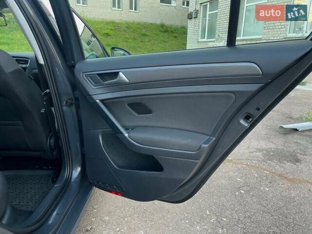 Серый Фольксваген e-Golf, объемом двигателя 0 л и пробегом 62 тыс. км за 14300 $, фото 35 на Automoto.ua