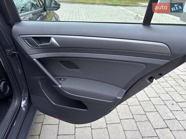 Серый Фольксваген e-Golf, объемом двигателя 0 л и пробегом 60 тыс. км за 16900 $, фото 58 на Automoto.ua