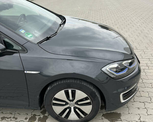 Серый Фольксваген e-Golf, объемом двигателя 0 л и пробегом 45 тыс. км за 14800 $, фото 10 на Automoto.ua