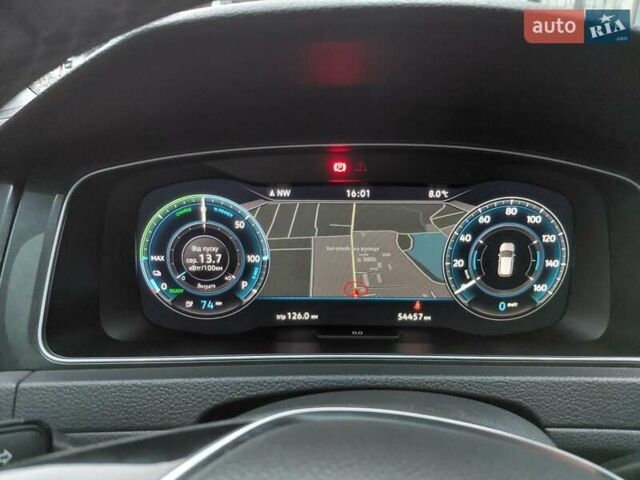 Серый Фольксваген e-Golf, объемом двигателя 0 л и пробегом 54 тыс. км за 16500 $, фото 48 на Automoto.ua