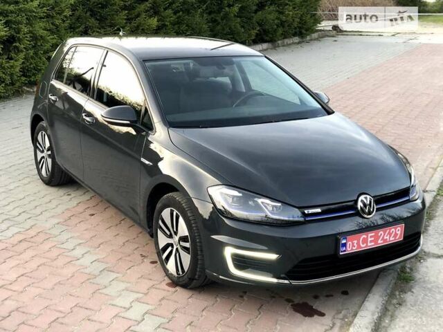 Серый Фольксваген e-Golf, объемом двигателя 0 л и пробегом 44 тыс. км за 16500 $, фото 1 на Automoto.ua