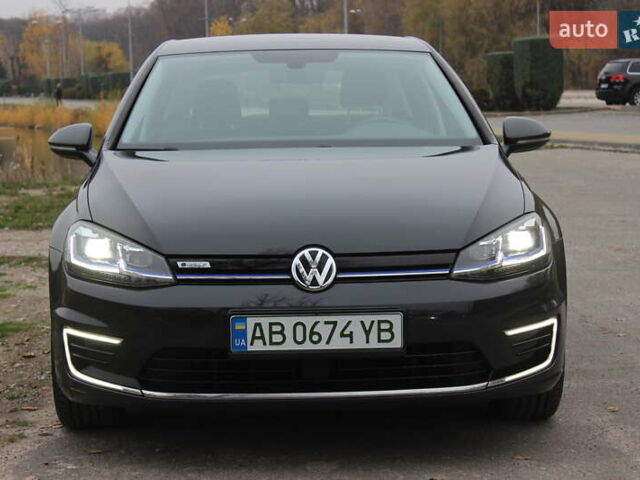 Серый Фольксваген e-Golf, объемом двигателя 0 л и пробегом 65 тыс. км за 13999 $, фото 3 на Automoto.ua