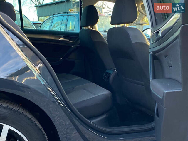 Серый Фольксваген e-Golf, объемом двигателя 0 л и пробегом 157 тыс. км за 12499 $, фото 65 на Automoto.ua