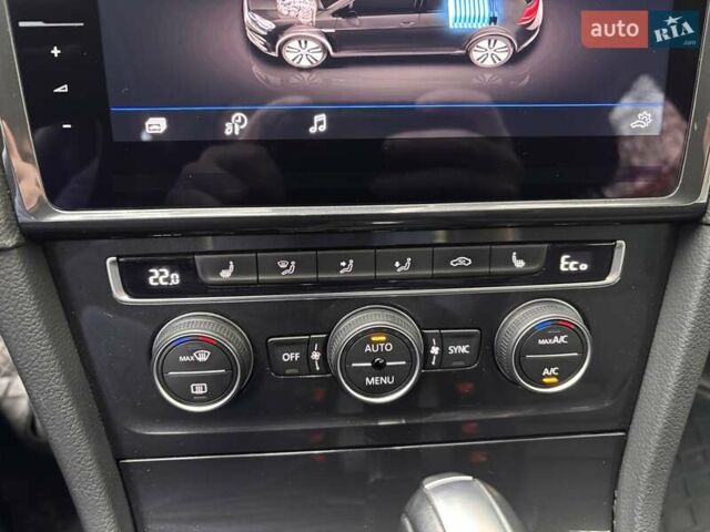 Серый Фольксваген e-Golf, объемом двигателя 0 л и пробегом 60 тыс. км за 16900 $, фото 21 на Automoto.ua