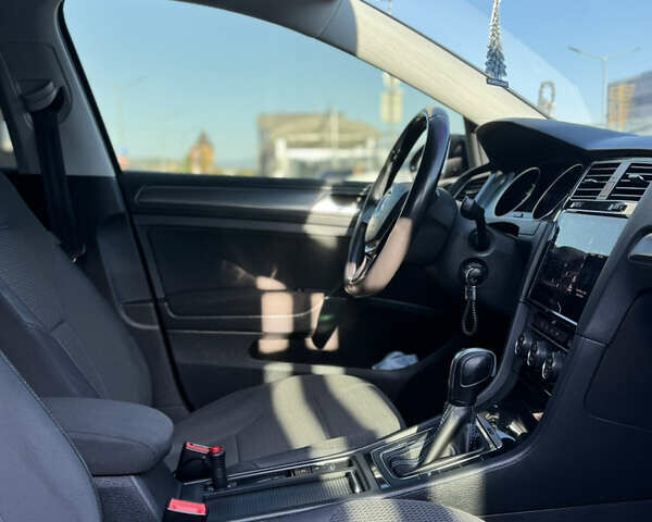 Серый Фольксваген e-Golf, объемом двигателя 0 л и пробегом 77 тыс. км за 13500 $, фото 15 на Automoto.ua