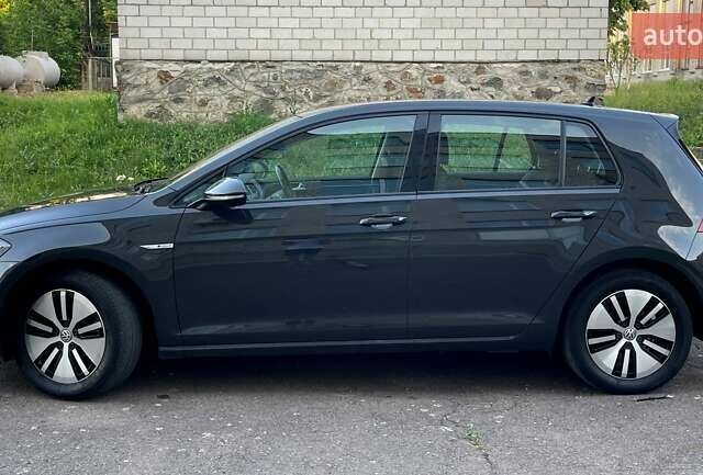 Серый Фольксваген e-Golf, объемом двигателя 0 л и пробегом 62 тыс. км за 14300 $, фото 4 на Automoto.ua