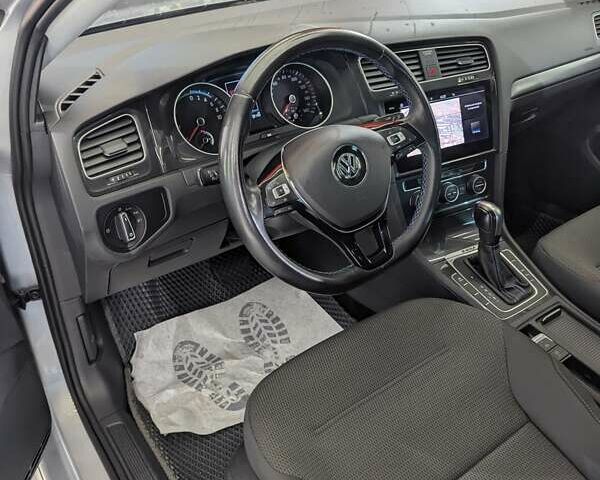 Серый Фольксваген e-Golf, объемом двигателя 0 л и пробегом 29 тыс. км за 14800 $, фото 16 на Automoto.ua