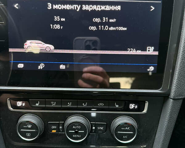 Серый Фольксваген e-Golf, объемом двигателя 0 л и пробегом 73 тыс. км за 14300 $, фото 12 на Automoto.ua