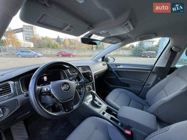 Серый Фольксваген e-Golf, объемом двигателя 0 л и пробегом 52 тыс. км за 16300 $, фото 14 на Automoto.ua