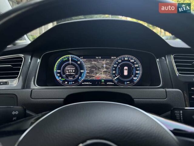 Сірий Фольксваген e-Golf, об'ємом двигуна 0 л та пробігом 49 тис. км за 19200 $, фото 12 на Automoto.ua