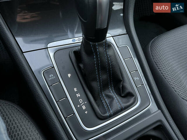Серый Фольксваген e-Golf, объемом двигателя 0 л и пробегом 69 тыс. км за 12950 $, фото 25 на Automoto.ua